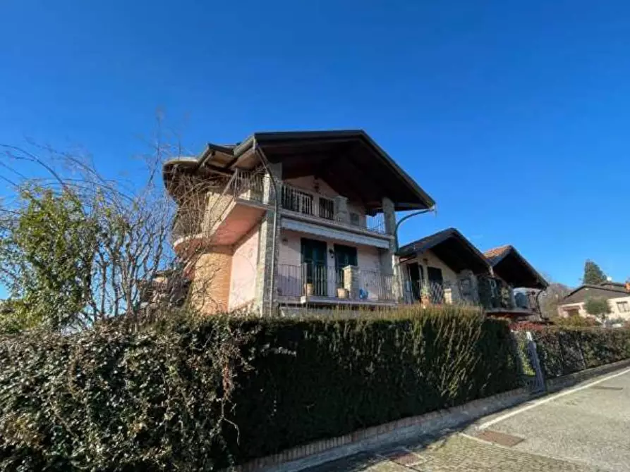 Immagine 3 di Villetta a schiera in vendita  in Via Giuseppe Mercalli  39 a Travedona-Monate