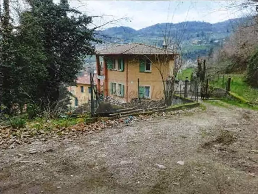 Immagine 4 di Casa bifamiliare in vendita  in Via Pineta n.21 a Brione