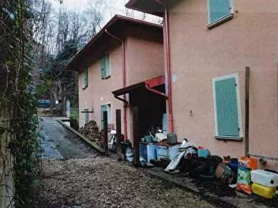 Immagine 2 di Casa bifamiliare in vendita  in Via Pineta n.21 a Brione