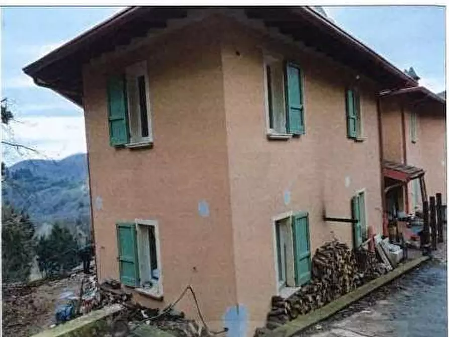 Immagine 3 di Casa bifamiliare in vendita  in Via Pineta n.21 a Brione