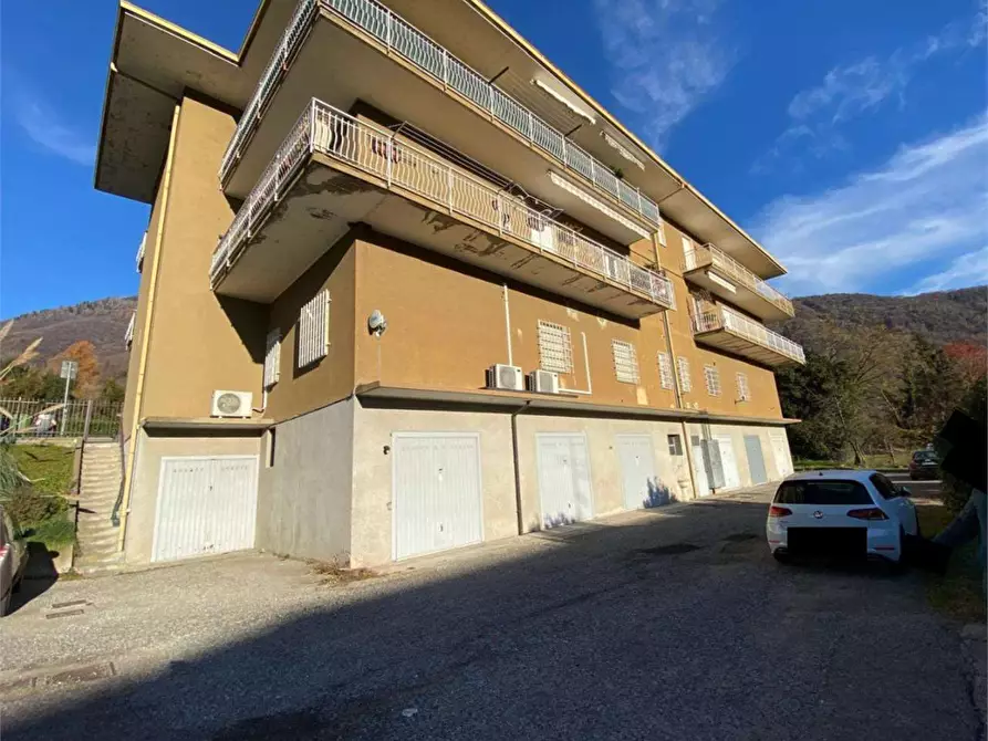 Immagine 5 di Appartamento in vendita  in Via VALCUVIA 20 a Casalzuigno