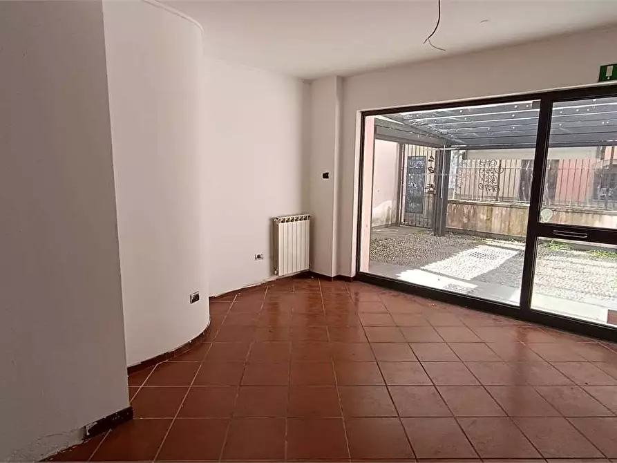 Immagine 3 di Negozio in affitto  in canonichetta 3 a Varese
