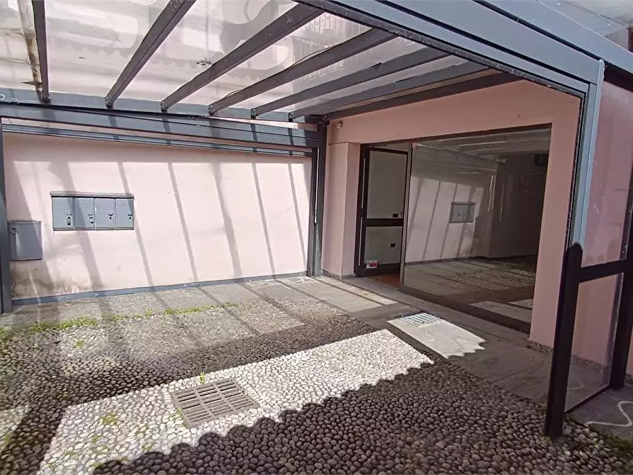 Immagine 9 di Negozio in affitto  in canonichetta 3 a Varese