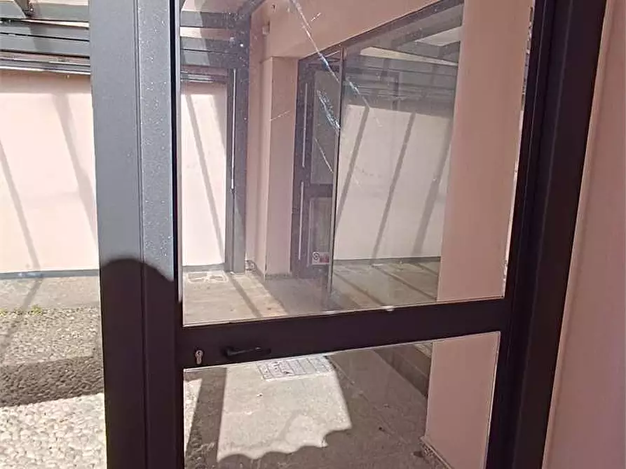 Immagine 10 di Negozio in affitto  in canonichetta 3 a Varese