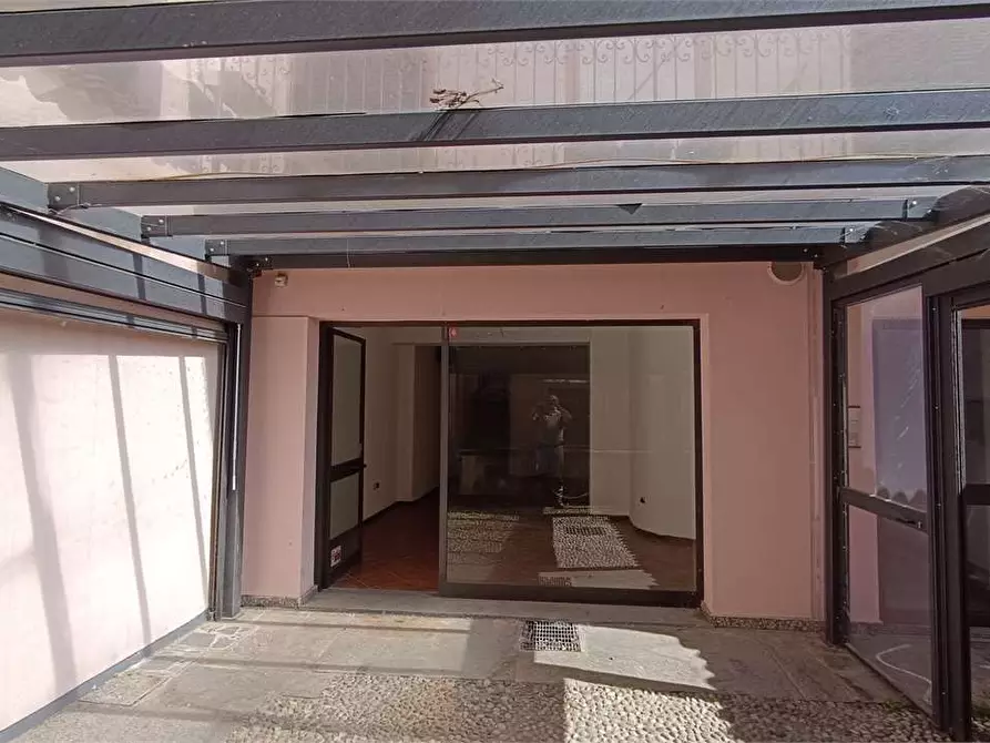 Immagine 1 di Negozio in affitto  in canonichetta 3 a Varese