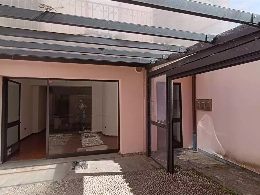 Immagine 2 di Negozio in affitto  in canonichetta 3 a Varese