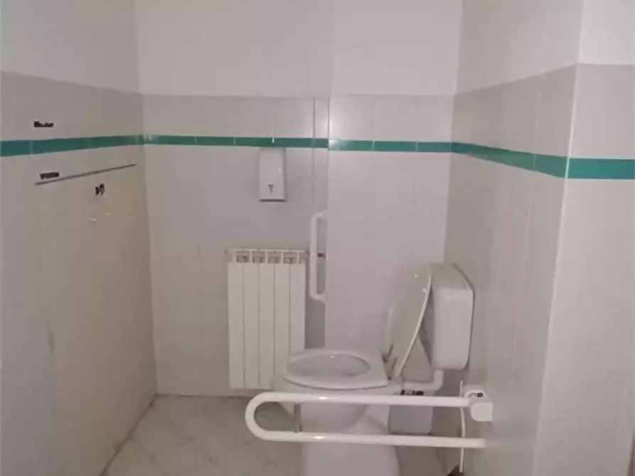 Immagine 13 di Negozio in affitto  in canonichetta 3 a Varese