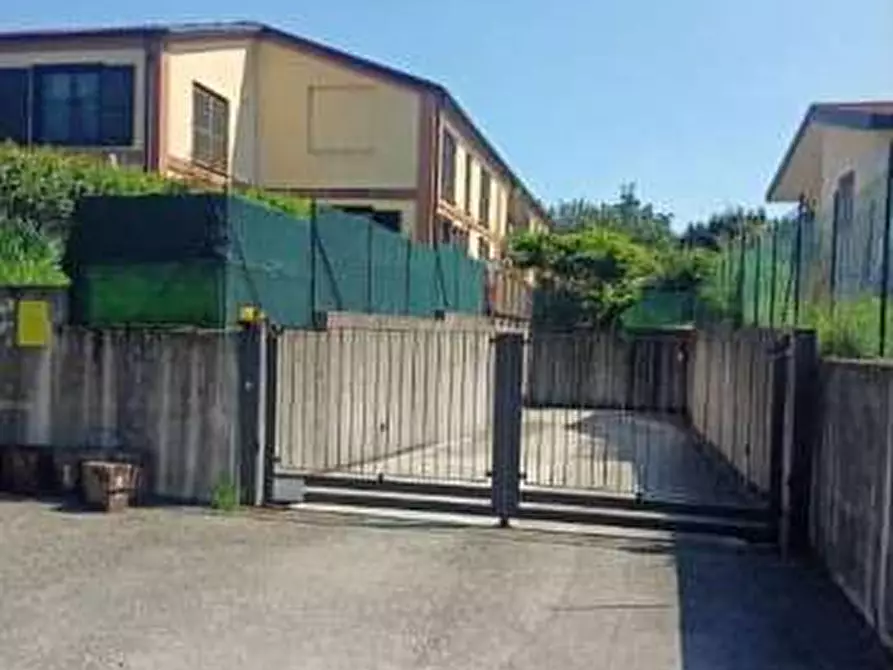 Immagine 4 di Appartamento in vendita  in Via De Amicis 2 a Varano Borghi