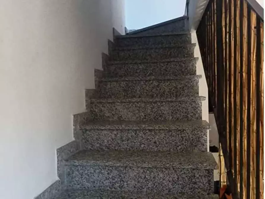 Immagine 8 di Appartamento in vendita  in Via De Amicis 2 a Varano Borghi