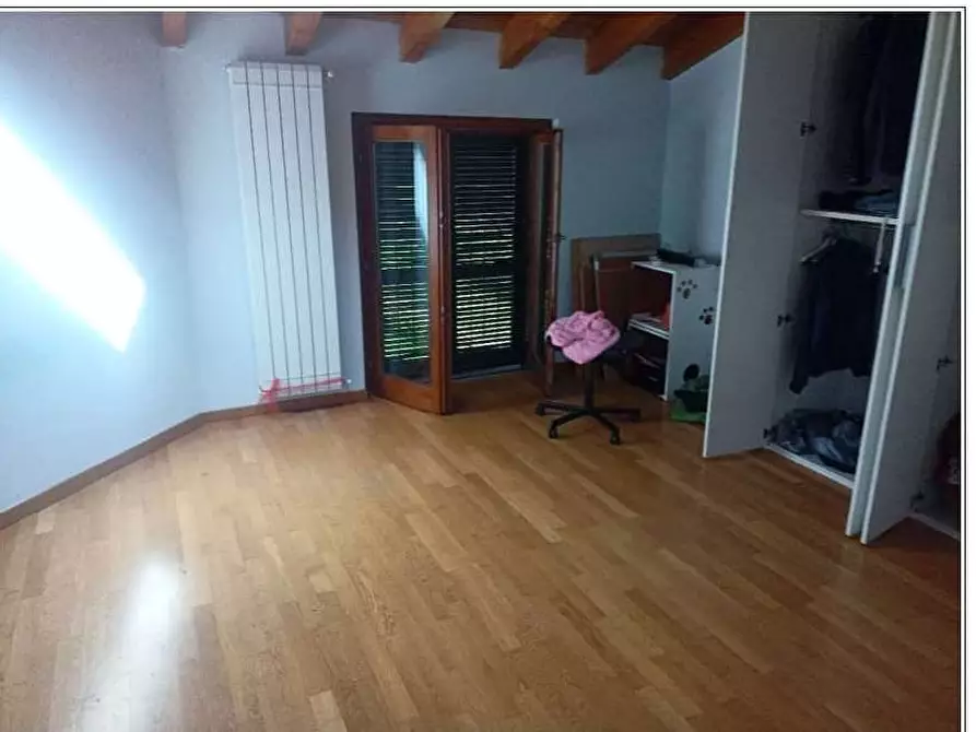 Immagine 10 di Appartamento in vendita  in Via De Amicis 2 a Varano Borghi