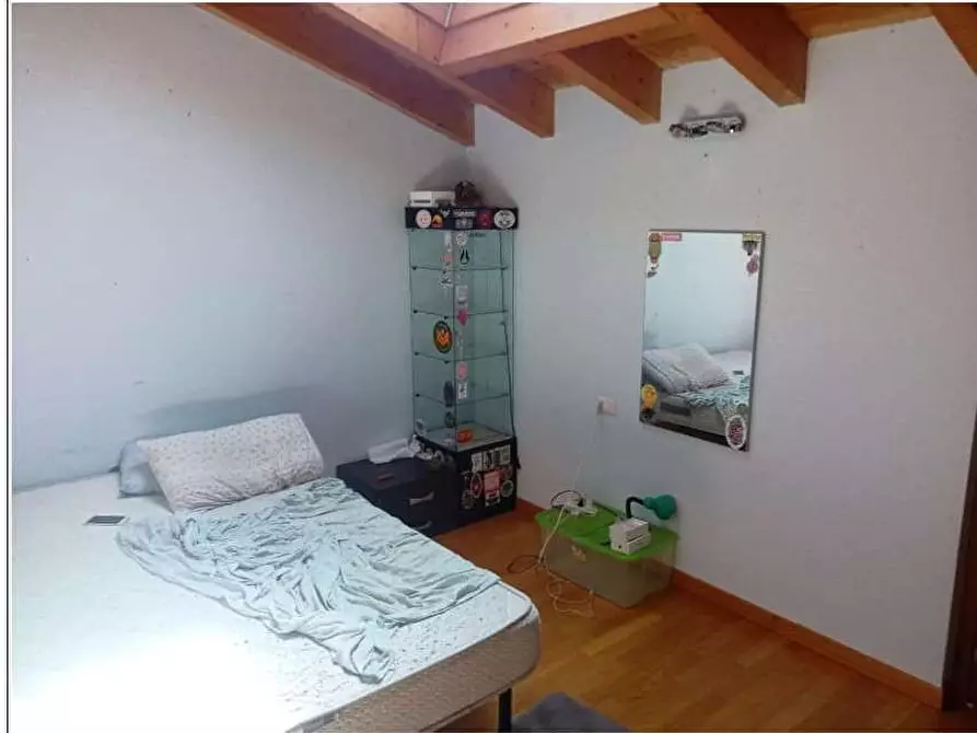 Immagine 11 di Appartamento in vendita  in Via De Amicis 2 a Varano Borghi