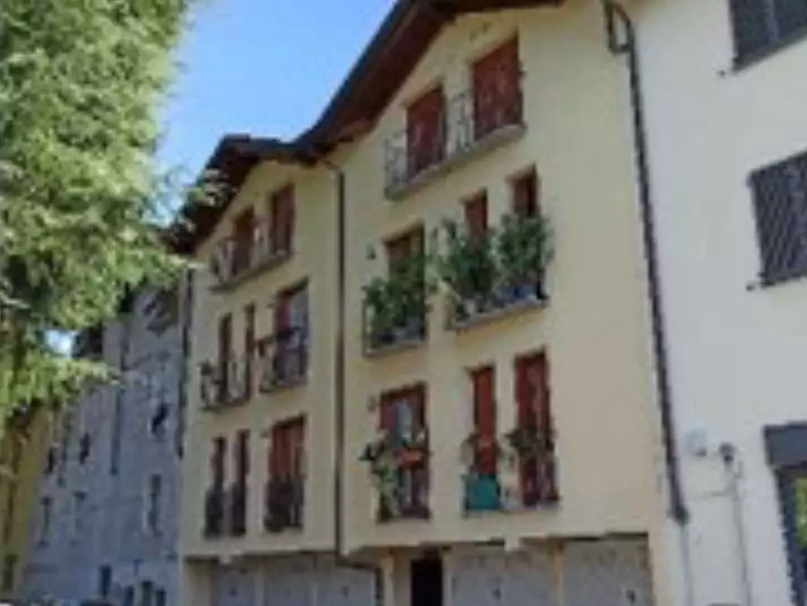 Immagine 2 di Appartamento in vendita  in Via S. Carlo 45 a Verano Brianza