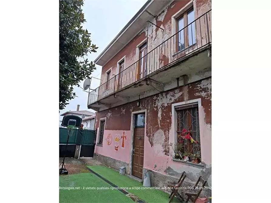 Immagine 1 di Casa indipendente in vendita  in Via ROSSINI 46 a Busto Arsizio