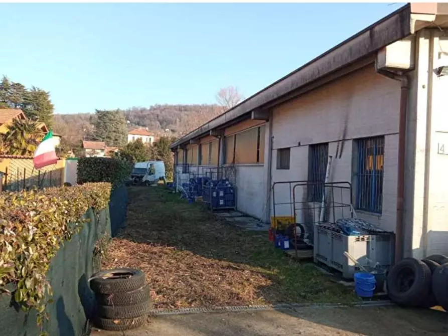 Immagine 1 di Magazzino in vendita  in Via Campagna a Gemonio