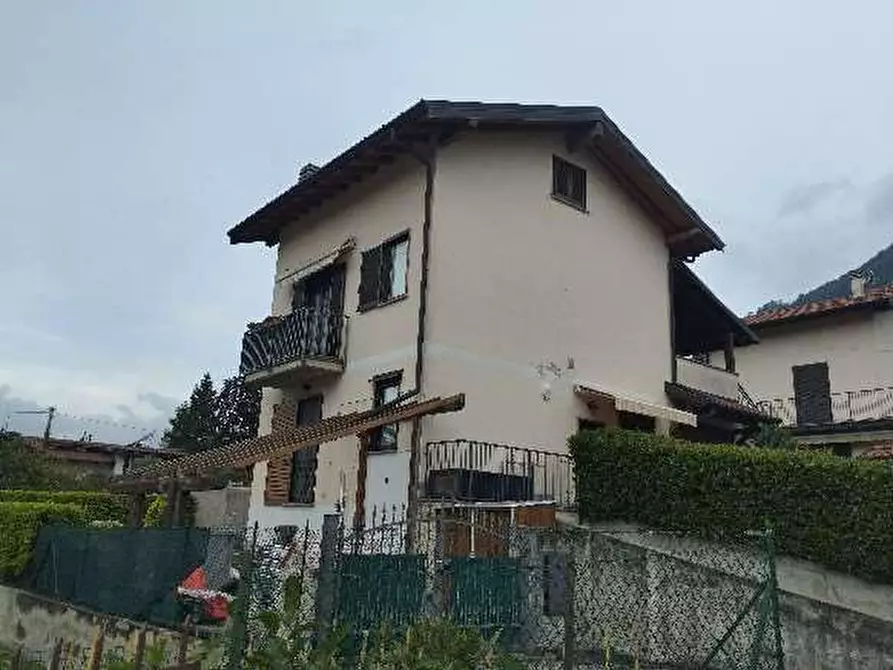 Immagine 1 di Appartamento in vendita  in Via Volta n. 23 a Cuveglio