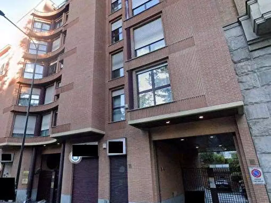 Immagine 1 di Stabile in vendita  in Via Principi d'Acaja, 45,  a Torino