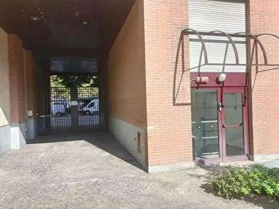 Immagine 2 di Stabile in vendita  in Via Principi d'Acaja, 45,  a Torino