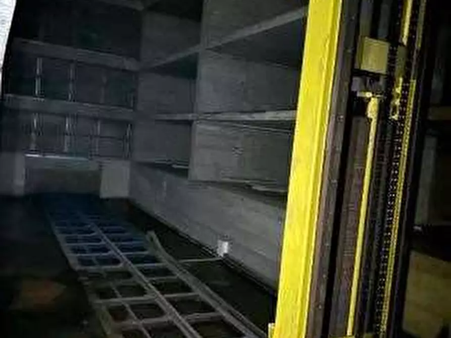 Immagine 6 di Stabile in vendita  in Via Principi d'Acaja, 45,  a Torino