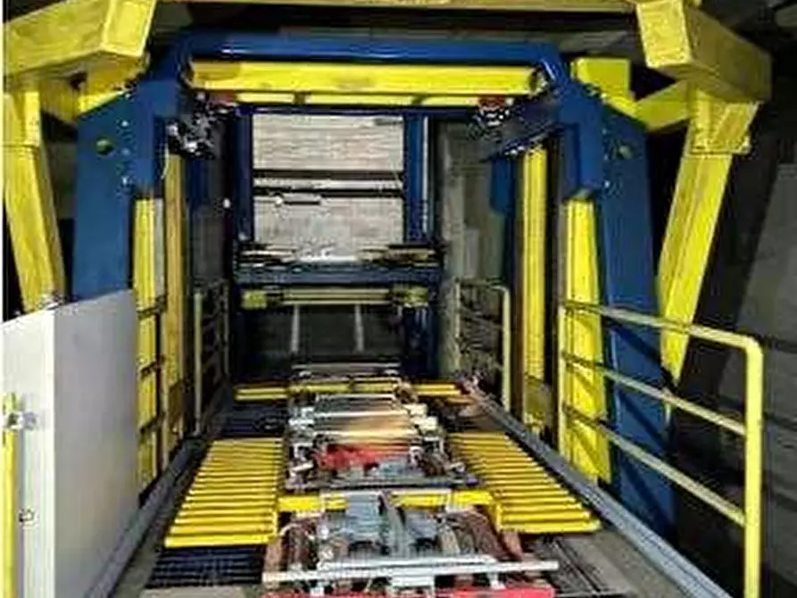 Immagine 7 di Stabile in vendita  in Via Principi d'Acaja, 45,  a Torino