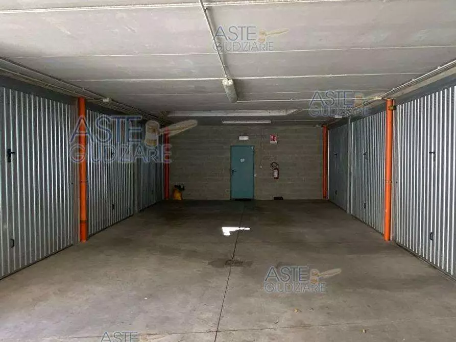 Immagine 1 di Garage in vendita  in Strada Comunale di Mirafiori, 14, 10135 Torino TO, Italia a Torino