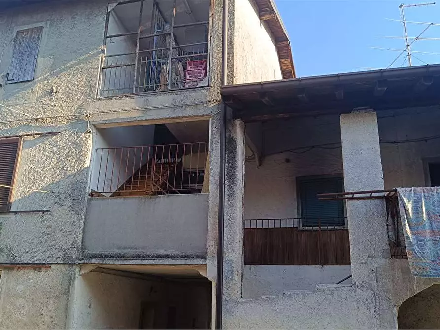 Immagine 1 di Appartamento in vendita  in via corte 14 a Laveno-Mombello