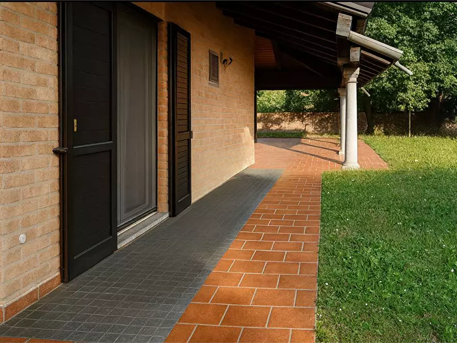 Immagine 5 di Villa in vendita  in Via Italia 117 a Muggiò