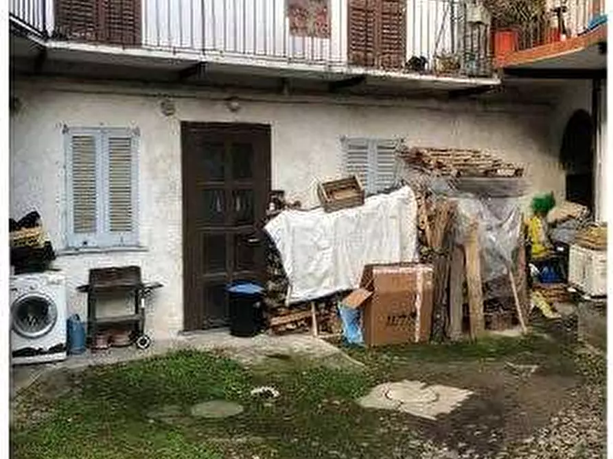 Immagine 1 di Appartamento in vendita  in via Monte Grappa, 6 a Caronno Varesino