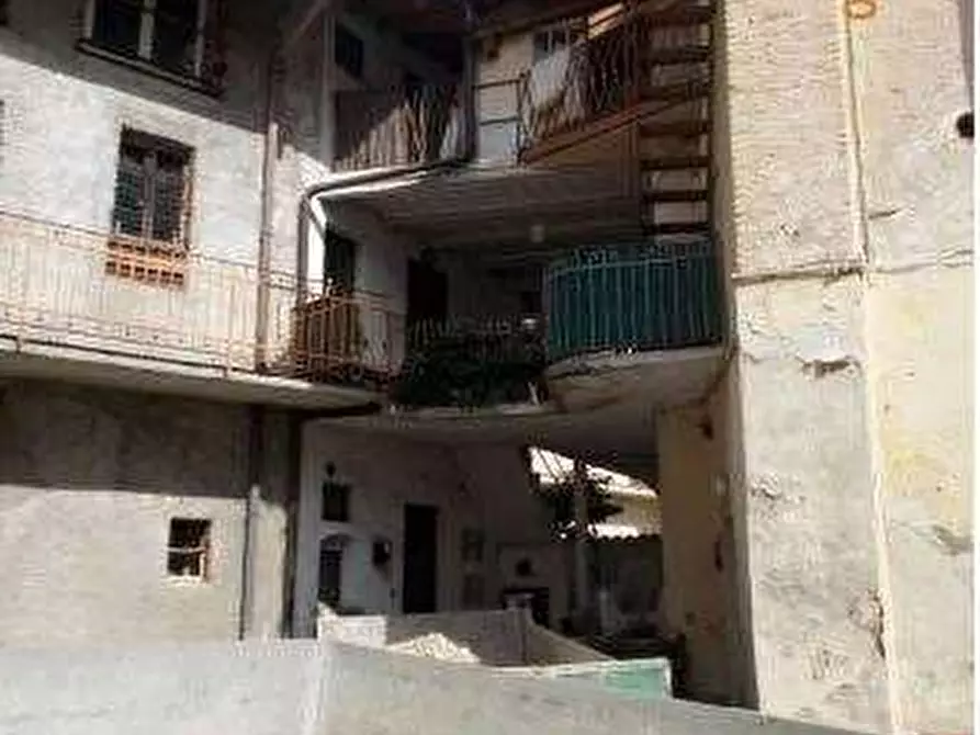Immagine 1 di Appartamento in vendita  in Via Cerea 7 a Gazzada Schianno