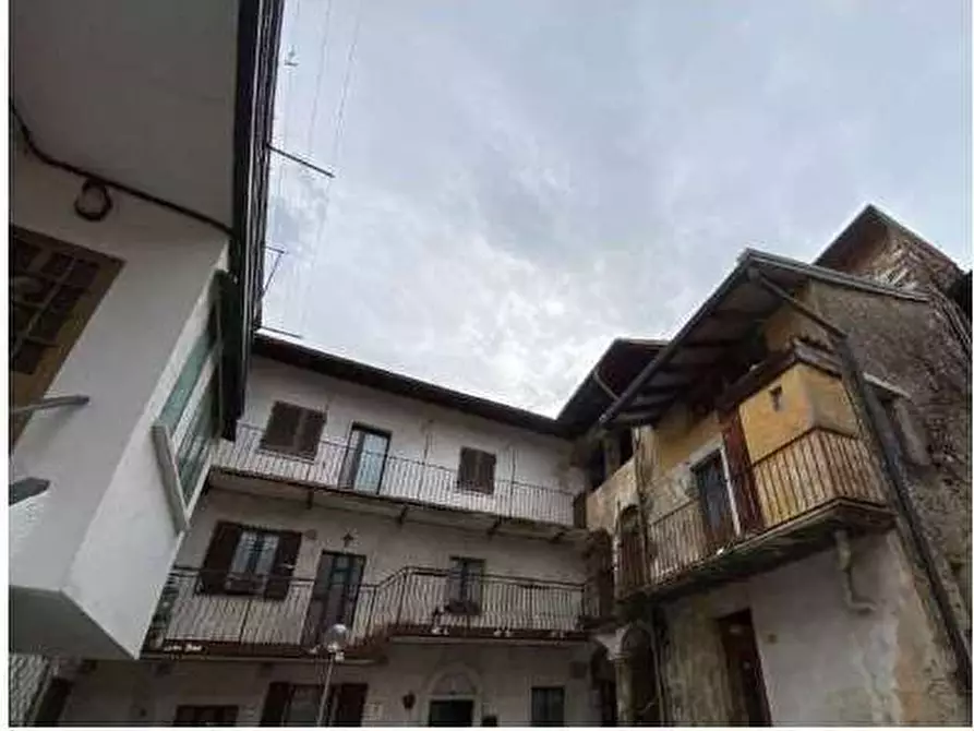 Immagine 1 di Appartamento in vendita  in Via guglielmo marconi  25 a Besano