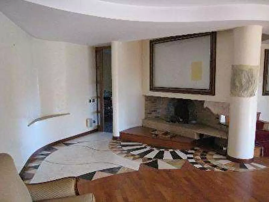 Immagine 19 di Appartamento in vendita  in Piazza F.lli Cervi  2 a Lentate Sul Seveso