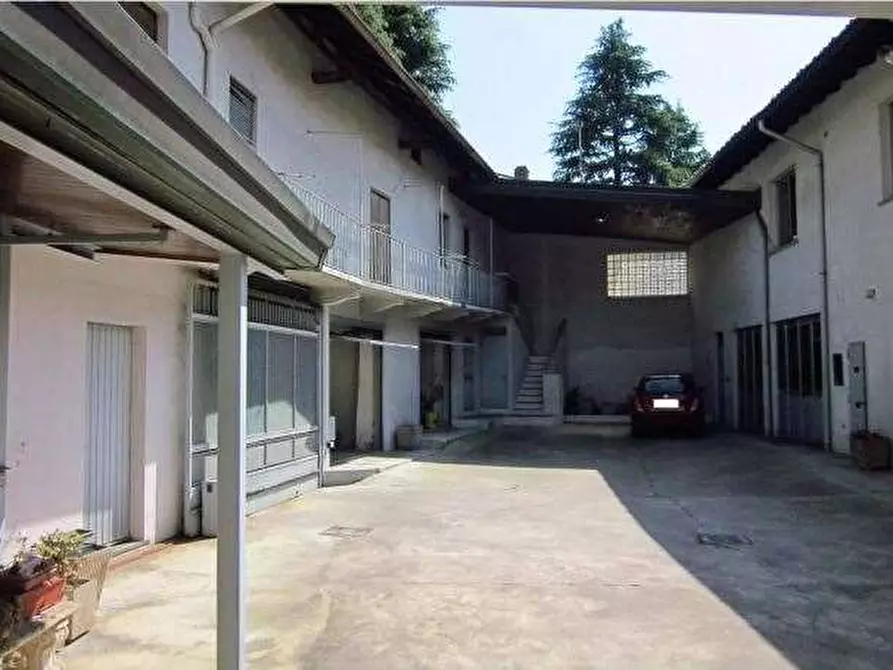 Immagine 8 di Stabile in vendita  in Frazione crenna - via giovanni locarno, 15- via balilla n. 2(Frazione Crenna) 2 a Gallarate
