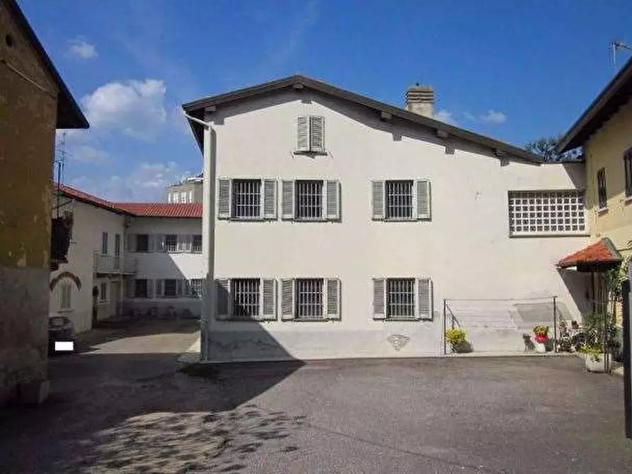 Immagine 2 di Stabile in vendita  in Frazione crenna - via giovanni locarno, 15- via balilla n. 2(Frazione Crenna) 2 a Gallarate
