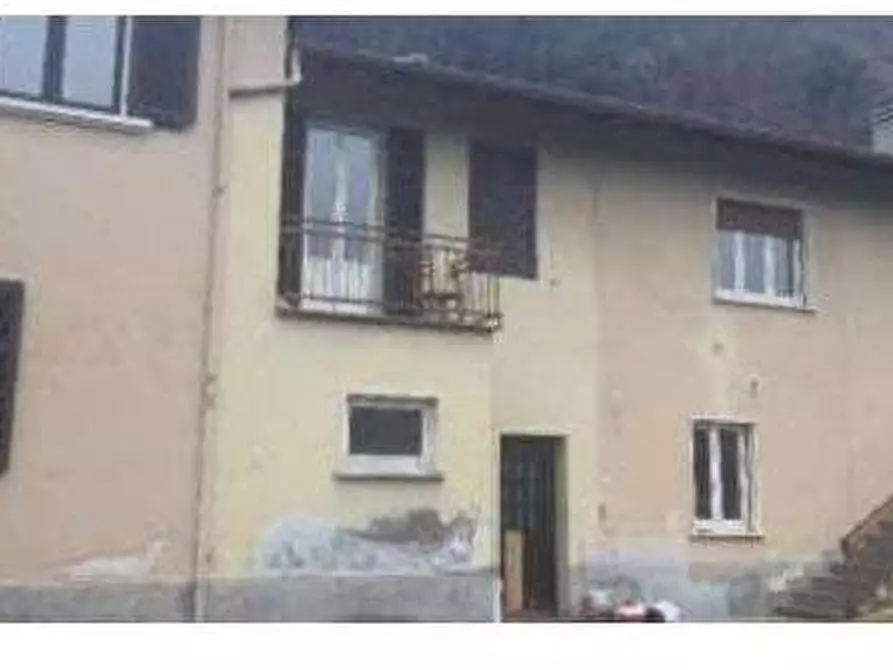 Immagine 1 di Porzione di casa in vendita  in Via Milano, 56, 21030 Cuveglio VA, Italia a Cuveglio