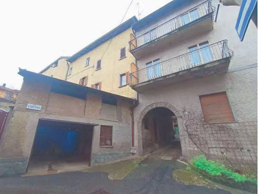 Immagine 3 di Appartamento in vendita  in Via cesare battisti  6 a Ferrera Di Varese