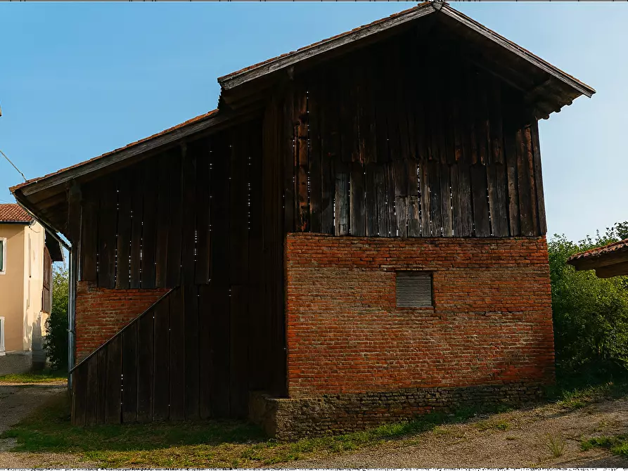 Immagine 1 di Rustico / casale in vendita  in Via Papa snc a Caronno Varesino