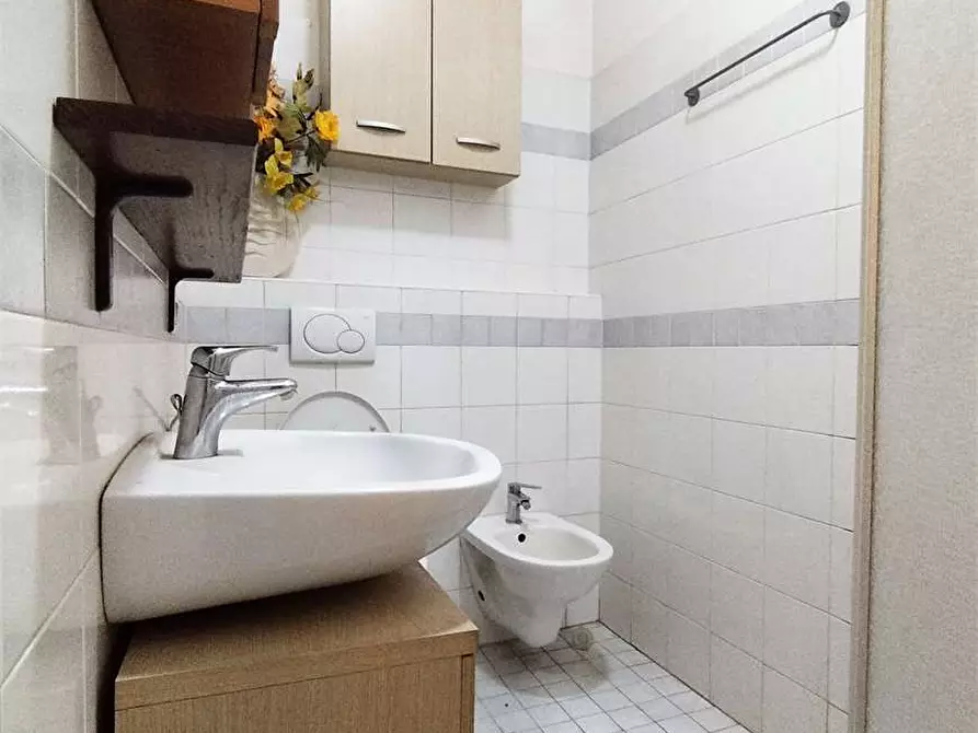 Immagine 5 di Appartamento in affitto  in via Labiena a Laveno-Mombello