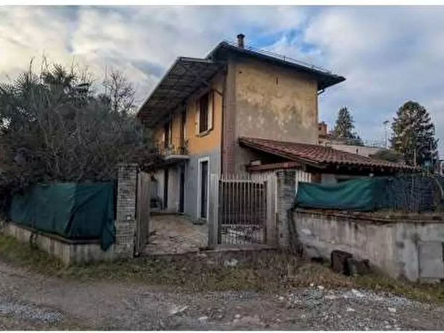 Immagine 1 di Casa indipendente in vendita  in Via nino Bixio 8 a Biandronno