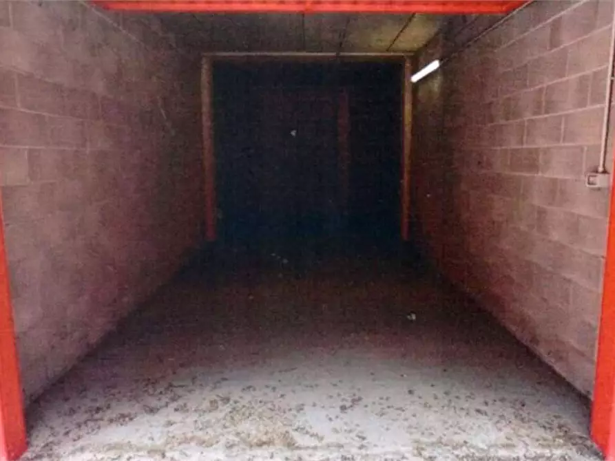 Immagine 1 di Garage in vendita  in Via Carlo Imbonati 62/2 a Milano