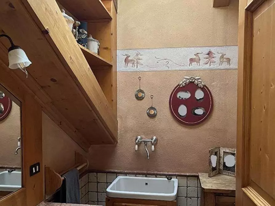 Immagine 32 di Appartamento in vendita  in Via della Torre   34/A a Ponte Di Legno