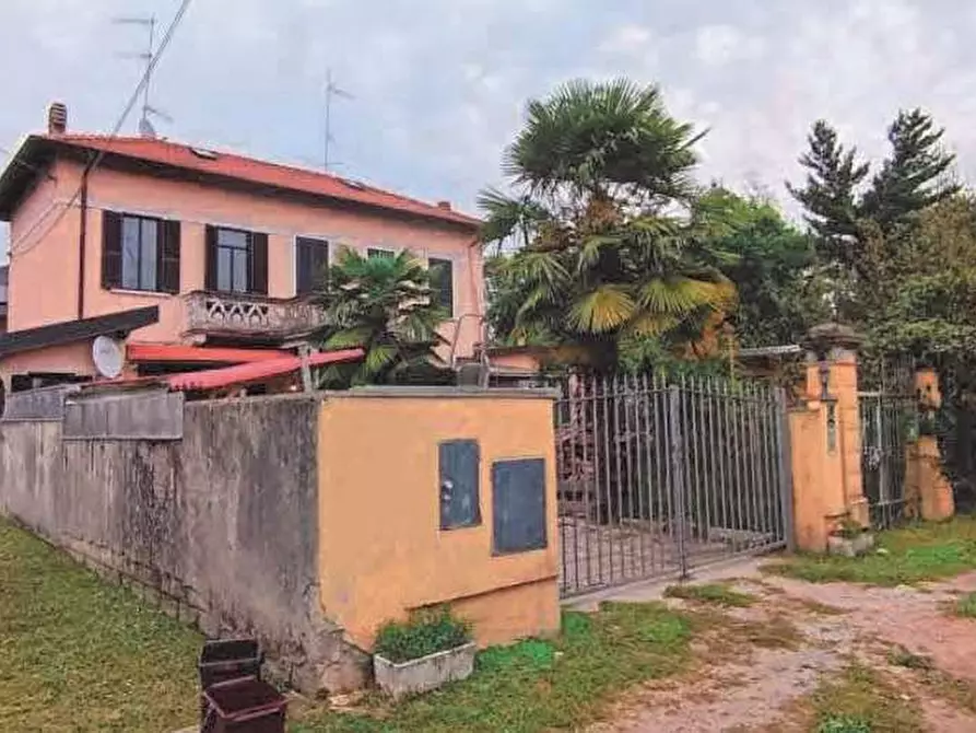 Immagine 1 di Appartamento in vendita  in Via Piave  6/E a Sesto Calende