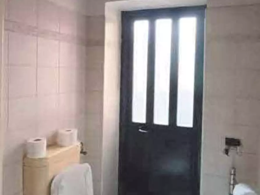 Immagine 5 di Appartamento in vendita  in Via Piave  6/E a Sesto Calende