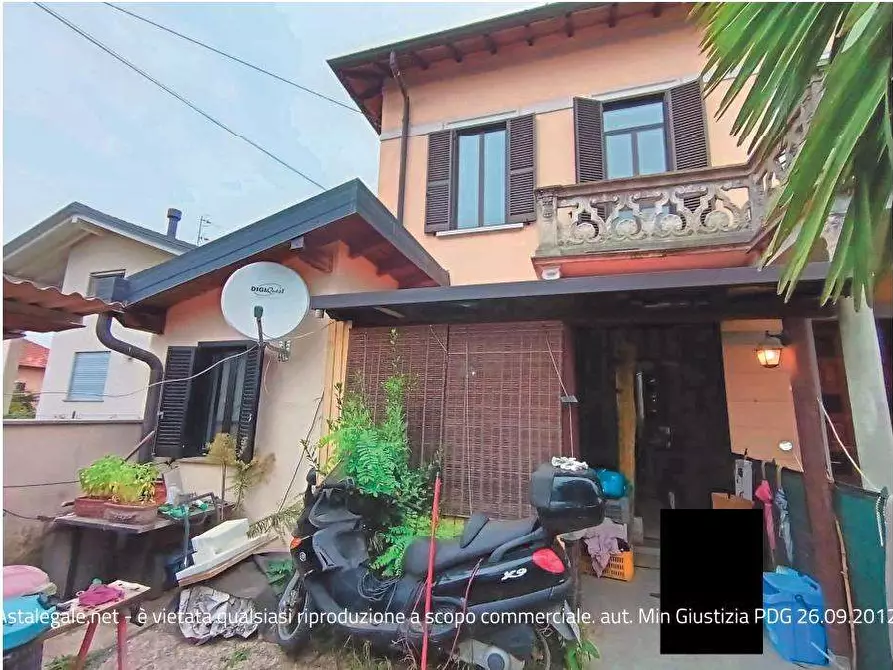 Immagine 4 di Appartamento in vendita  in Via Piave  6/E a Sesto Calende