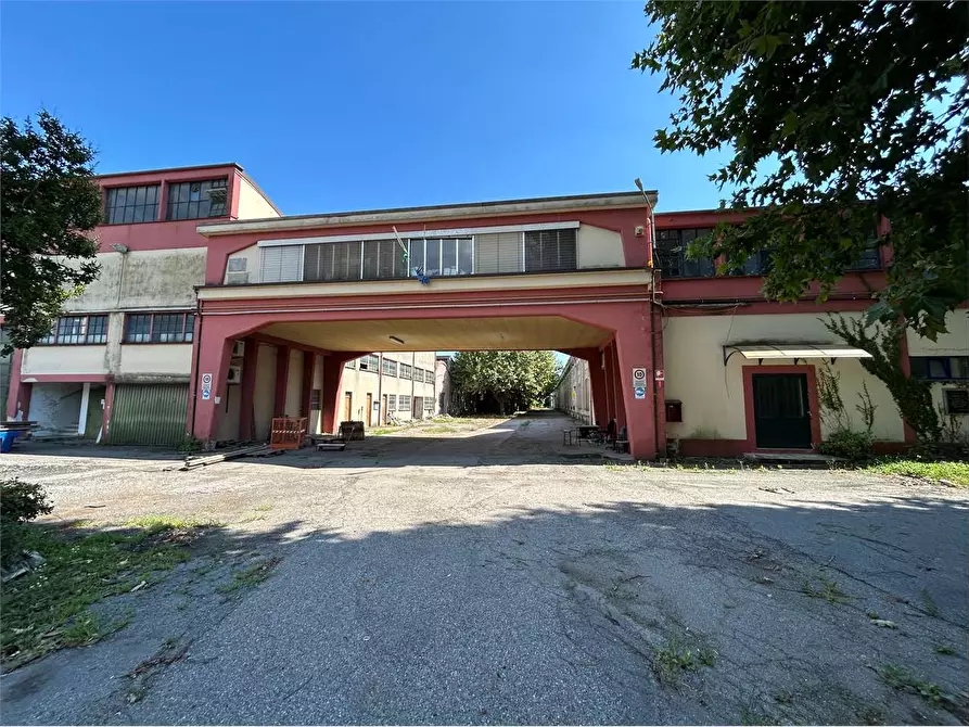 Immagine 2 di Capannone industriale in vendita  in VIA DANTE ALIGHIERI 1 a Leggiuno