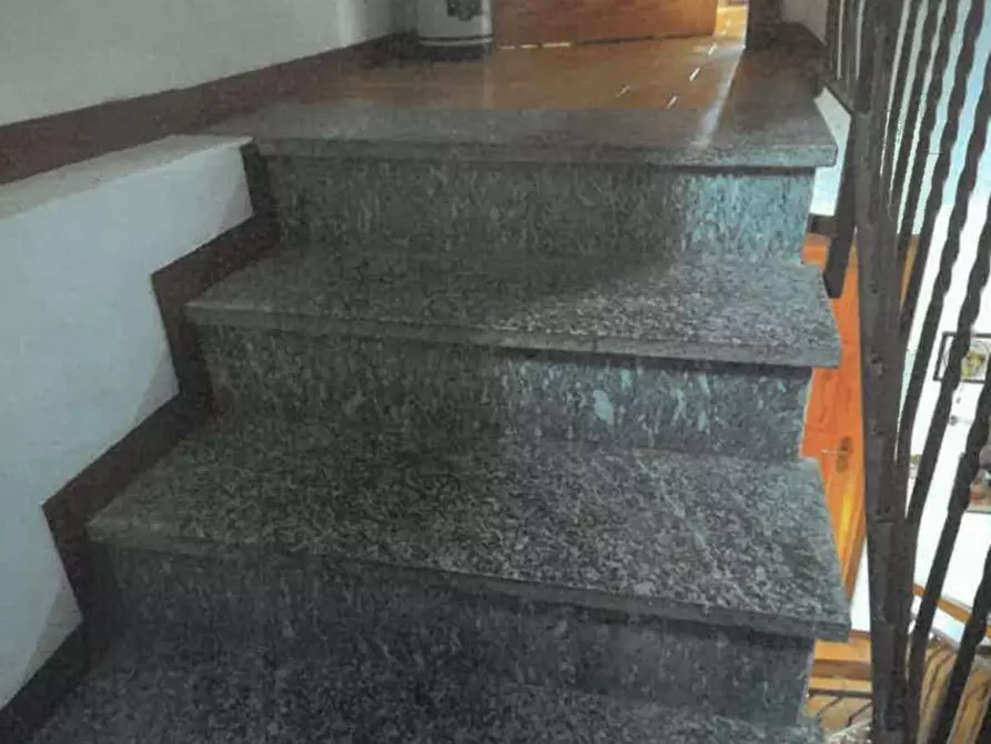 Immagine 2 di Appartamento in vendita  in Via scalata  3 a Montegrino Valtravaglia