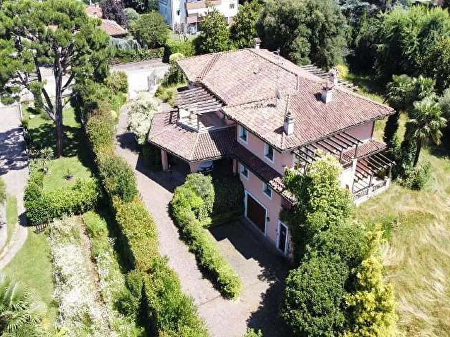 Immagine 2 di Villa in vendita  in Via delle Rimembranze 12 a Lomazzo
