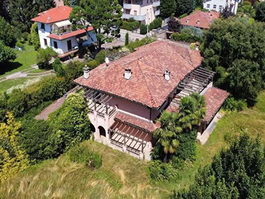 Immagine 3 di Villa in vendita  in Via delle Rimembranze 12 a Lomazzo