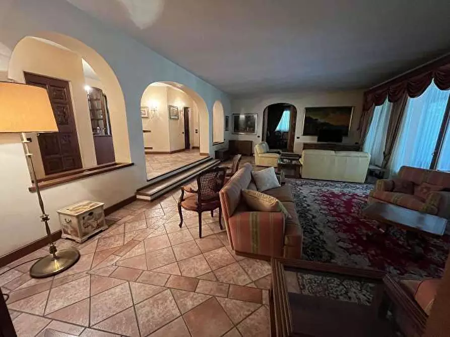 Immagine 4 di Villa in vendita  in Via delle Rimembranze 12 a Lomazzo