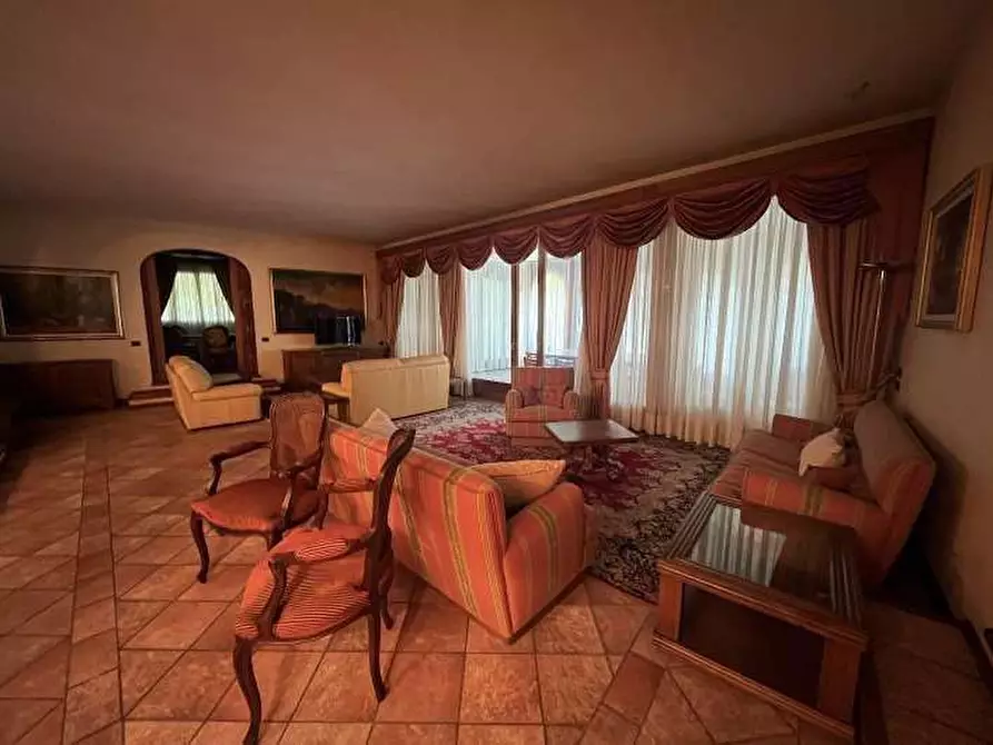 Immagine 5 di Villa in vendita  in Via delle Rimembranze 12 a Lomazzo