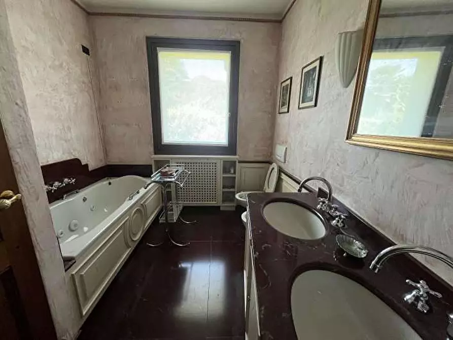 Immagine 10 di Villa in vendita  in Via delle Rimembranze 12 a Lomazzo