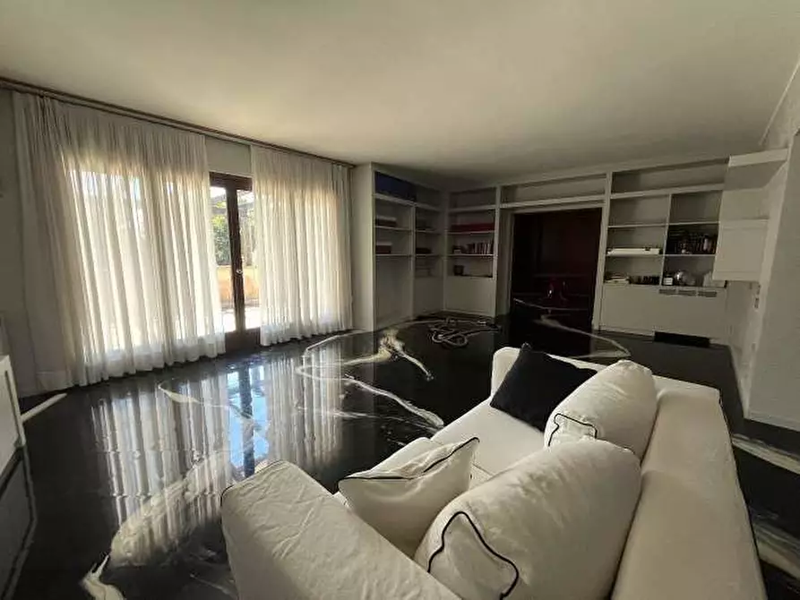 Immagine 12 di Villa in vendita  in Via delle Rimembranze 12 a Lomazzo